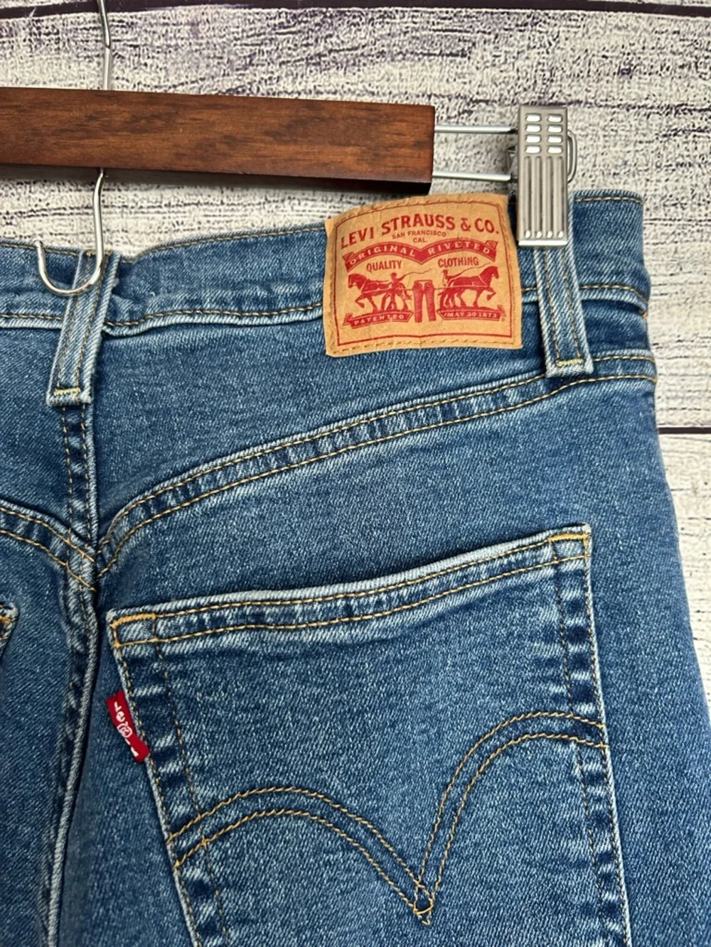 Levi’s Ribcage Straight Ankle Jeans in On My Honor - Dark Wash size 29